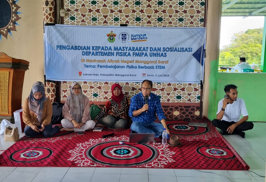 Sosialisasi Departemen Fisika FMIPA UNHAS di Madrasah Aliyah Negeri Manggarai Barat Nusa Tenggara Timur